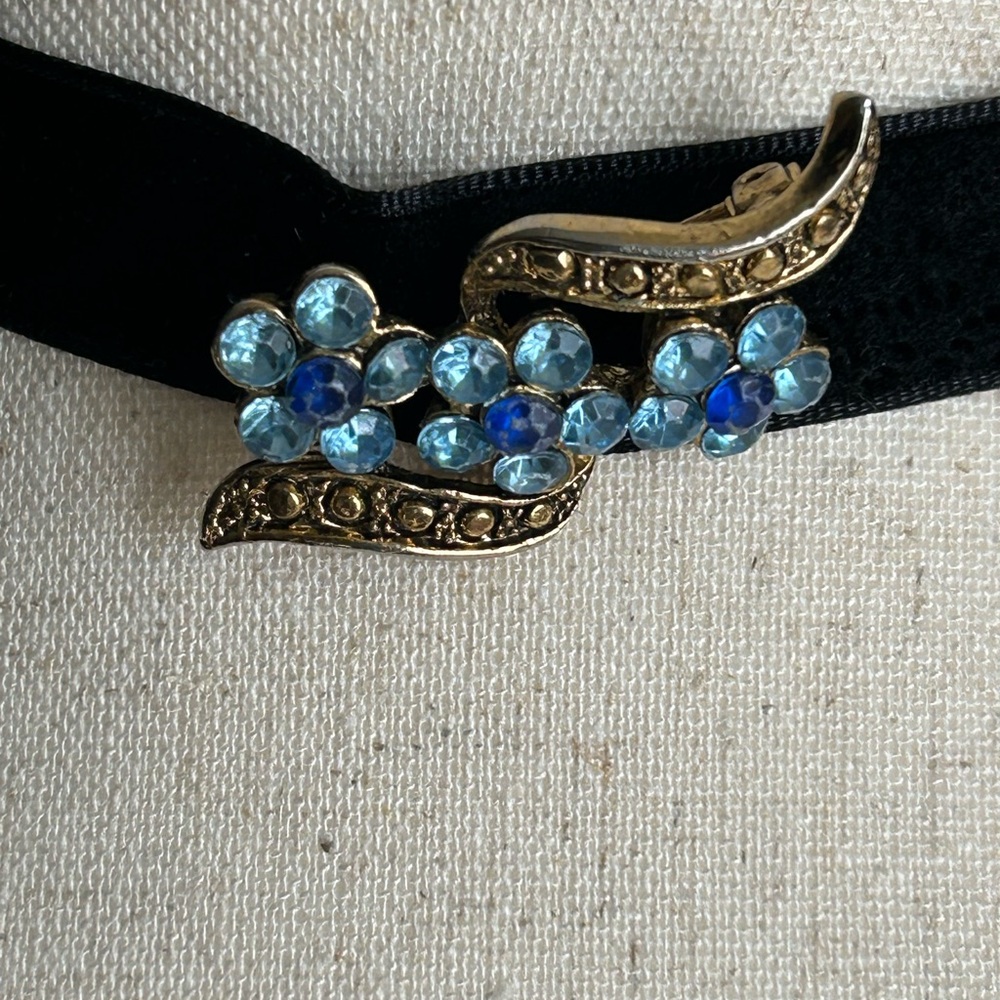 Vintage Blue Rhinestone Brooch on Black Velvet Choker - Picture 8 of 11